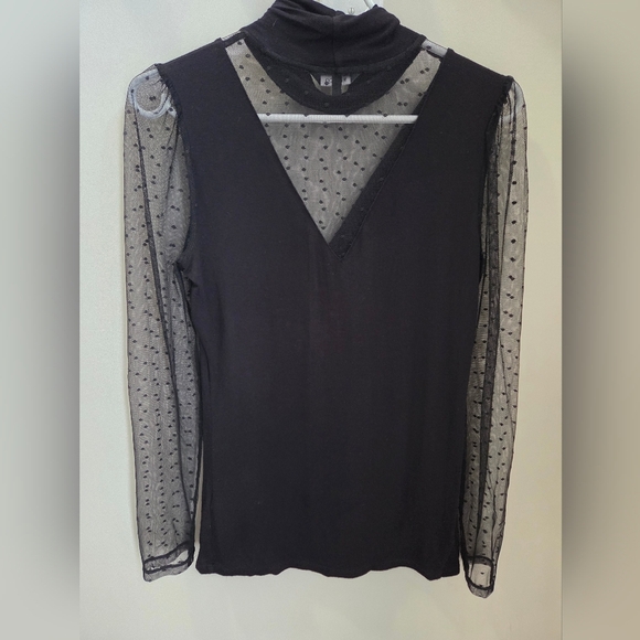 ⭐️RW & Co Sheer Sleeves Black Top - Picture 3 of 6